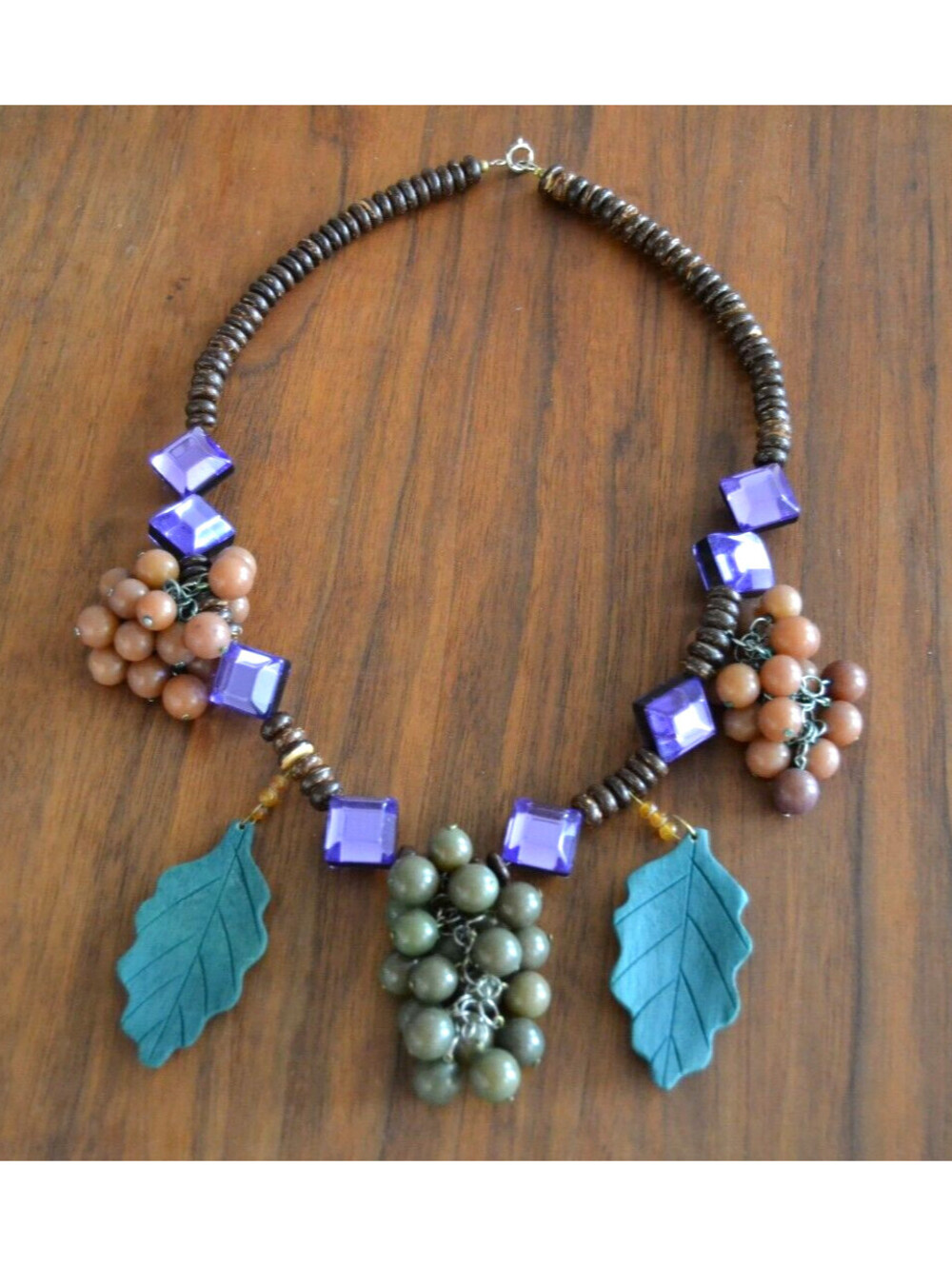 Vintage Statement Necklace Wood Beads Purple Resin Leaves Grape Cluster 22" - Picture 3 of 5